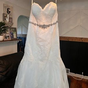 DAVIDS BRIDAL STRAPLESS SWEETHEART TRUMPET WEDDING DRESS (14)